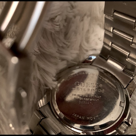 Guess Watch pink heart rhinestones Y2k - Picture 4 of 4